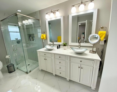 1127 E Seminole Avenue - Photo Thumbnail 8
