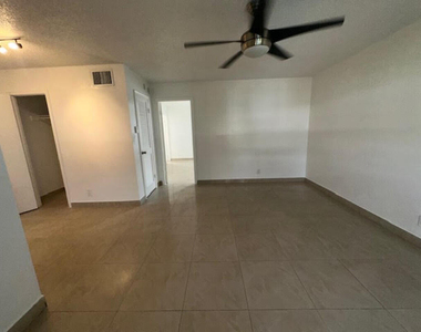 889 Riverside Drive - Photo Thumbnail 4