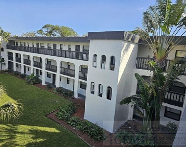889 Riverside Drive - Photo Thumbnail 6