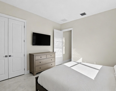14823 Wildwood Circle - Photo Thumbnail 51