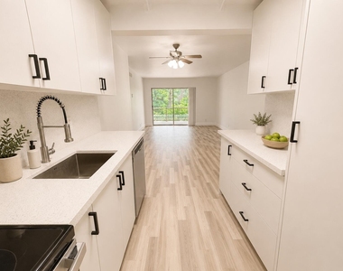 610 Nw 13th Street - Photo Thumbnail 2