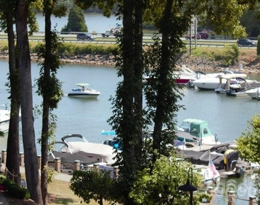 218 Northwest Drive - Photo Thumbnail 10
