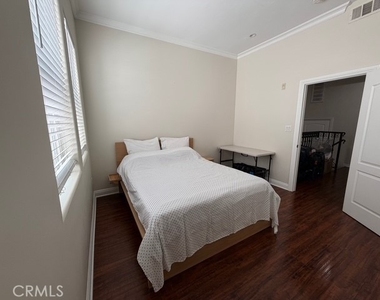 631 E Magnolia - Photo Thumbnail 17