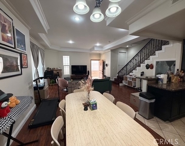 631 E Magnolia - Photo Thumbnail 7