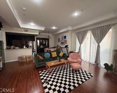 631 E Magnolia - Photo Thumbnail 5