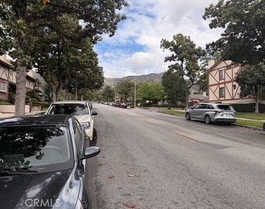 631 E Magnolia - Photo Thumbnail 2