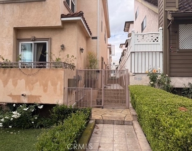 631 E Magnolia - Photo Thumbnail 4
