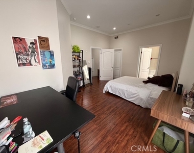 631 E Magnolia - Photo Thumbnail 13