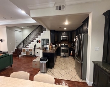 631 E Magnolia - Photo Thumbnail 8