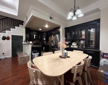 631 E Magnolia - Photo Thumbnail 9