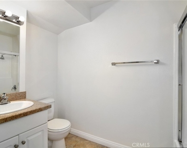 21500 Burbank Boulevard - Photo Thumbnail 10