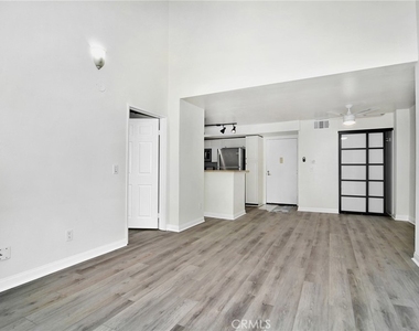 21500 Burbank Boulevard - Photo Thumbnail 1