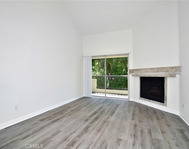 21500 Burbank Boulevard - Photo Thumbnail 2