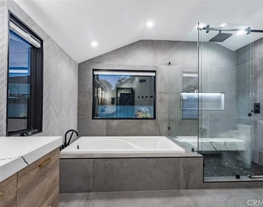 4627 Ethel Ave - Photo Thumbnail 16
