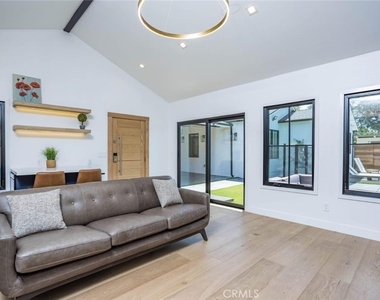 4627 Ethel Ave - Photo Thumbnail 21