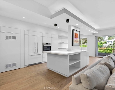 838 N Doheny - Photo Thumbnail 3