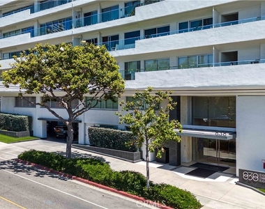 838 N Doheny - Photo Thumbnail 2