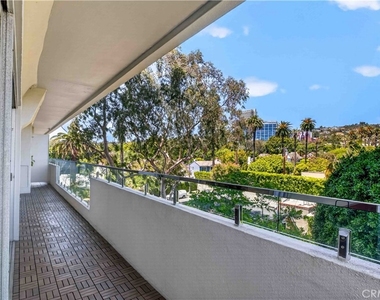 838 N Doheny - Photo Thumbnail 28