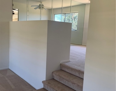 228 W Avenida De Las Flores - Photo Thumbnail 9