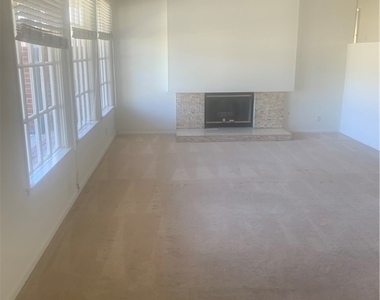 228 W Avenida De Las Flores - Photo Thumbnail 2