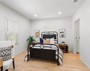 267 Olive - Photo Thumbnail 10