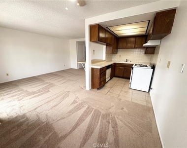 635 W 15th - Photo Thumbnail 3
