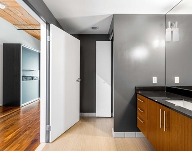 530 S Hewitt Street - Photo Thumbnail 14