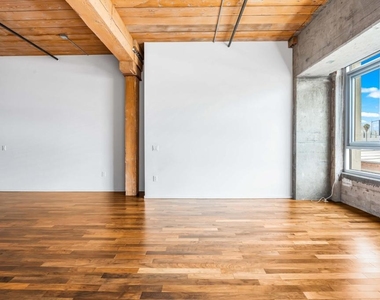 530 S Hewitt Street - Photo Thumbnail 4
