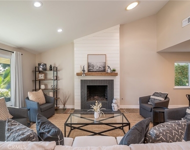 409 W Sierra - Photo Thumbnail 2