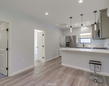 1260 E Turin Avenue - Photo Thumbnail 3