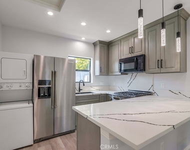 1260 E Turin Avenue - Photo Thumbnail 4