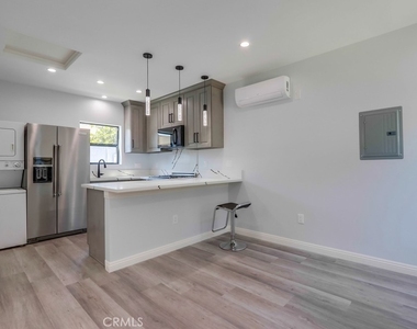 1260 E Turin Avenue - Photo Thumbnail 2