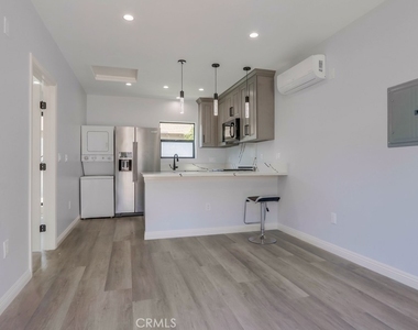 1260 E Turin Avenue - Photo Thumbnail 5