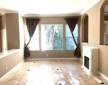 357 S San Vicente Lane - Photo Thumbnail 5