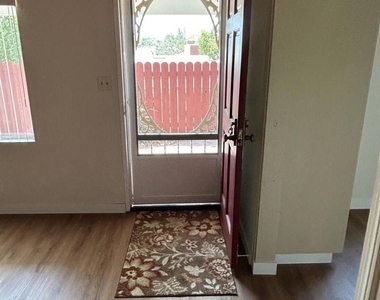 8621 Willow - Photo Thumbnail 11