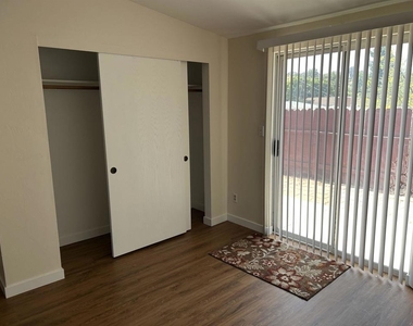 8621 Willow - Photo Thumbnail 23