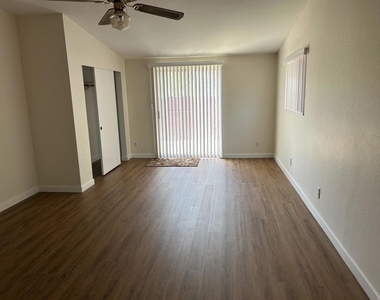 8621 Willow - Photo Thumbnail 22