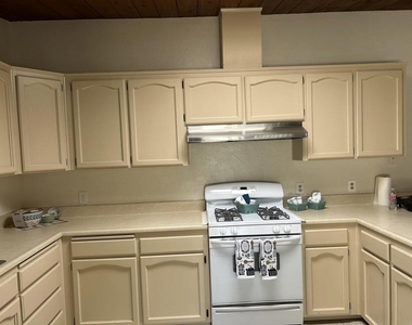 8621 Willow - Photo Thumbnail 14
