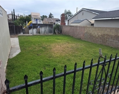 7815 Mango Avenue - Photo Thumbnail 12