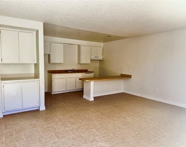 11661 White Avenue - Photo Thumbnail 1