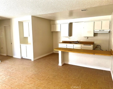 11661 White Avenue - Photo Thumbnail 3