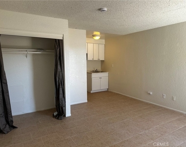 11661 White Avenue - Photo Thumbnail 11