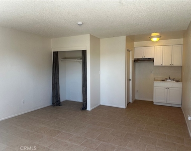 11661 White Avenue - Photo Thumbnail 10