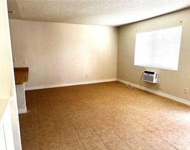 11661 White Avenue - Photo Thumbnail 6
