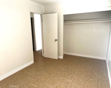 11661 White Avenue - Photo Thumbnail 4