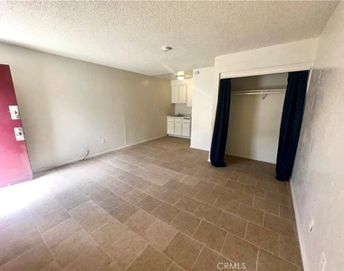 11661 White Avenue - Photo Thumbnail 8