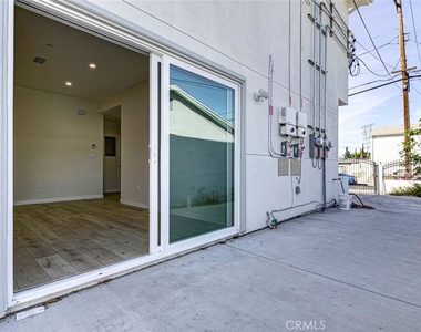 7408 Radford Ave - Photo Thumbnail 20
