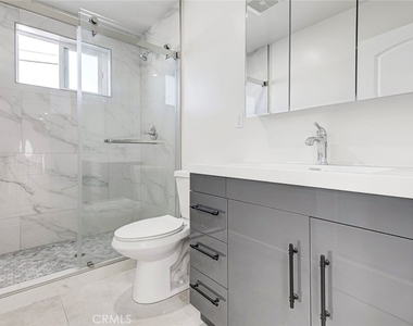 7408 Radford Ave - Photo Thumbnail 11
