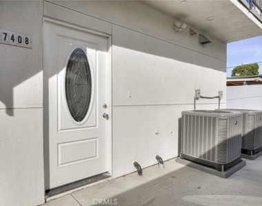 7408 Radford Ave - Photo Thumbnail 2