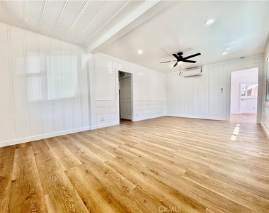 910 Acacia Avenue - Photo Thumbnail 1